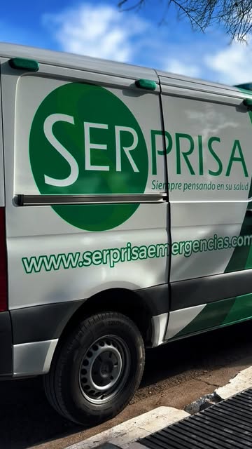 Ambulancia Serprisa con su nueva identidad verde